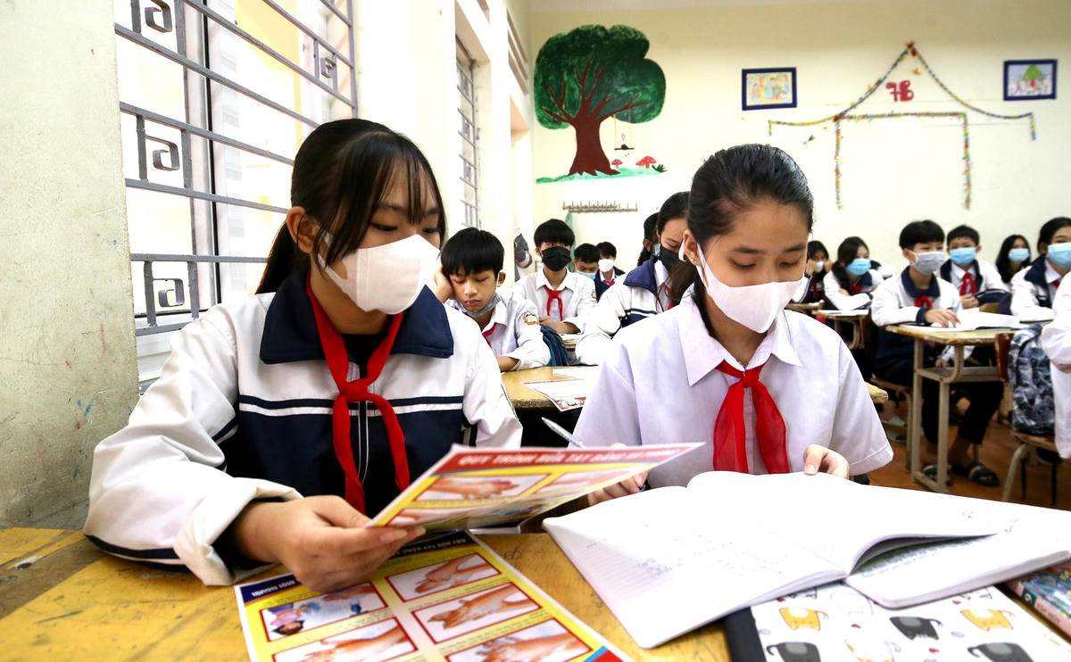 Học sinh lớp 9 huyện Ba Vì phấn khởi khi được trở lại trường học trực tiếp.