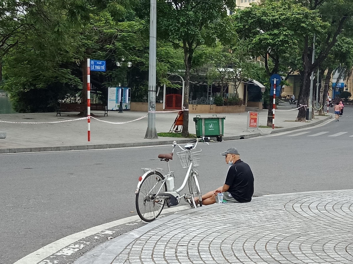 Người dân Hà Nội vẫn chủ quan trong phòng, chống dịch