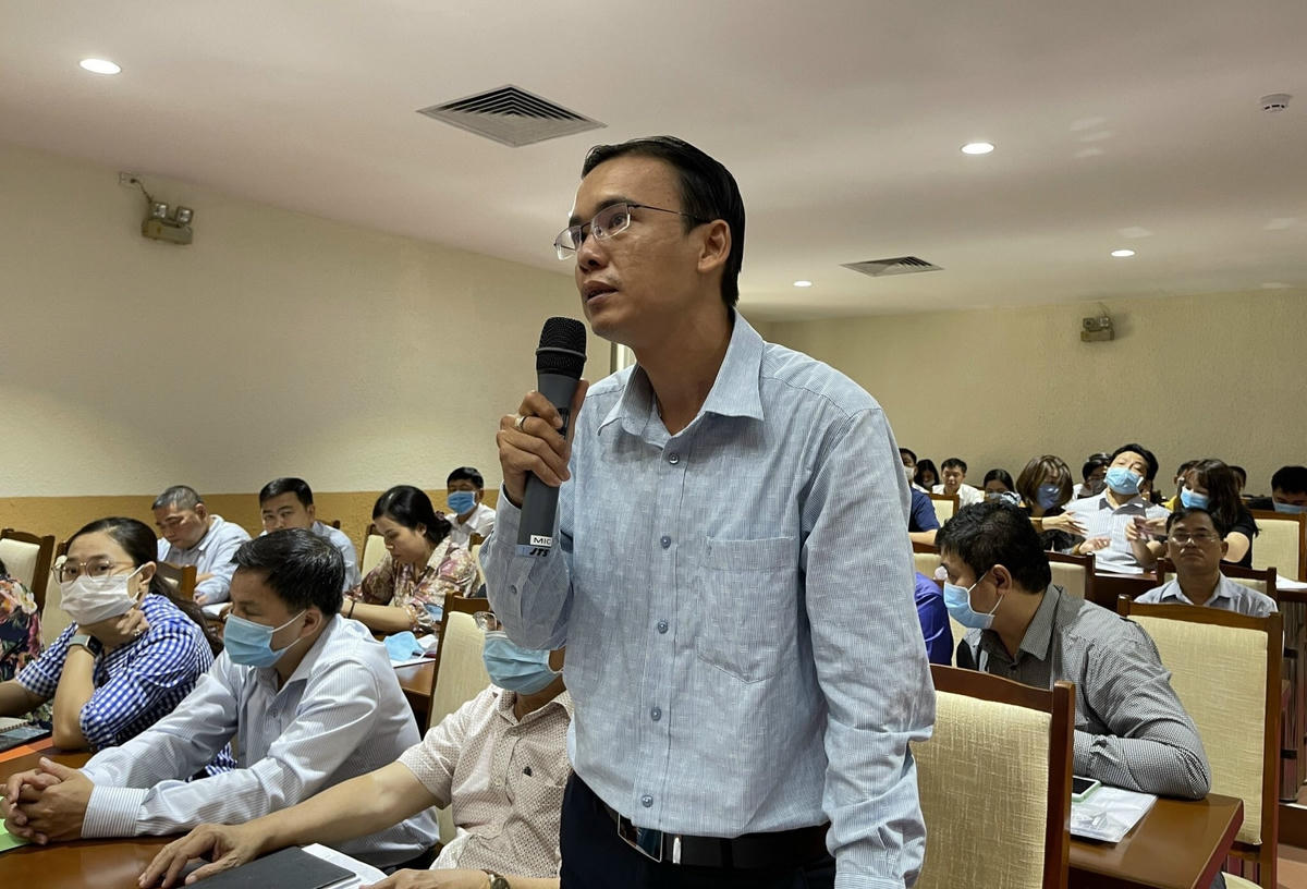 Một đại biểu đóng góp ý kiến tại Hội nghị.
