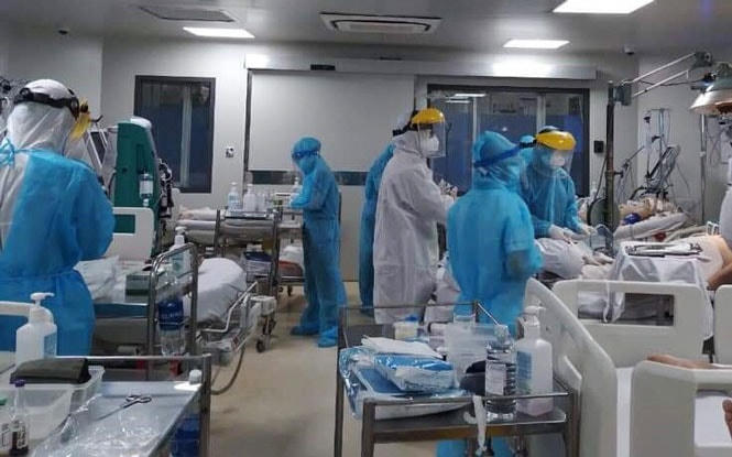 Điều trị bệnh nhân Covid-19 tại Bệnh viện bệnh Nhiệt đới TP HCM. Ảnh: HNM.