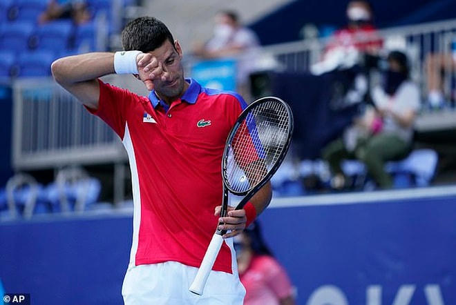 Djokovic thua liên tiếp hai trận bán kết quần vợt Olympic 2020 chỉ trong vòng vài tiếng.