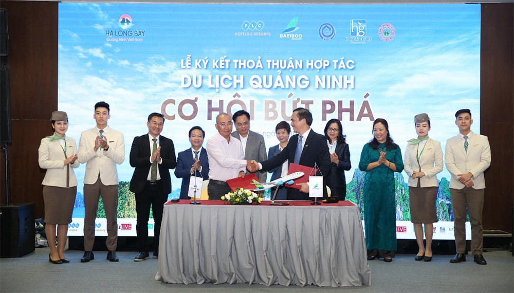 Các đơn vị, doanh nghiệp ký kết hợp tác thúc đẩy du lịch, dịch vụ Quảng Ninh dịp cuối năm.