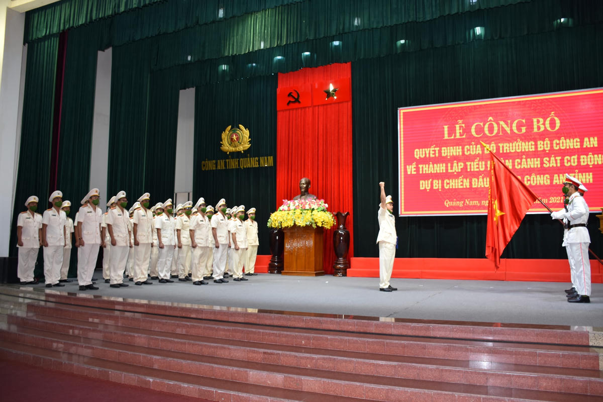 Tiểu đoàn CSCĐ dự bị chiến đấu thực hiện Lễ tuyên thệ.
