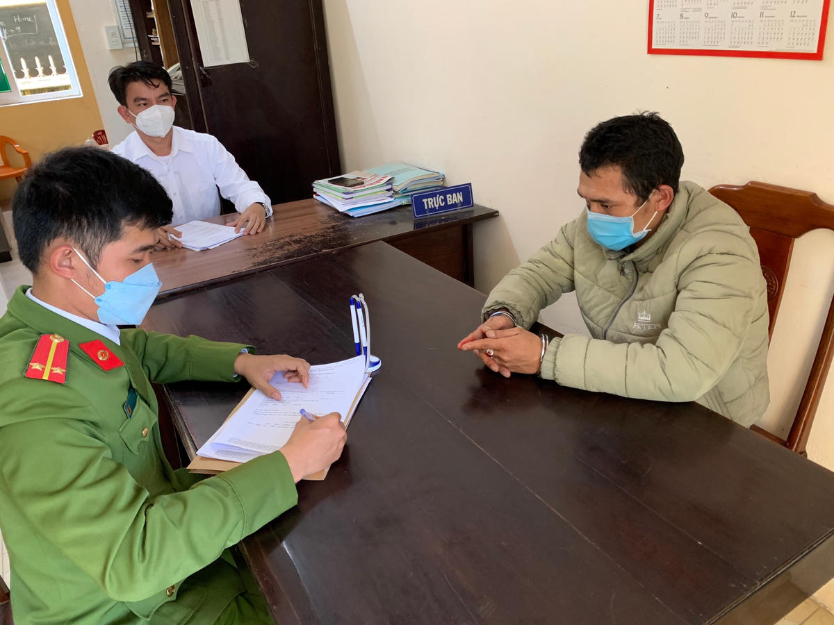 Đối tượng Dương Văn Ngọc làm việc với Công an.