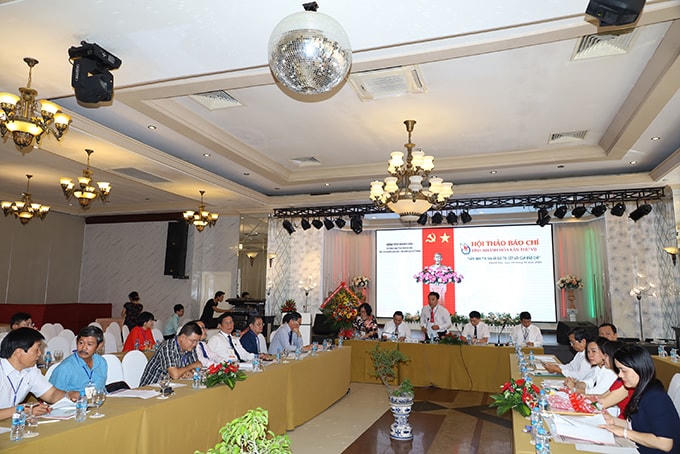 Quang cảnh hội hảo.