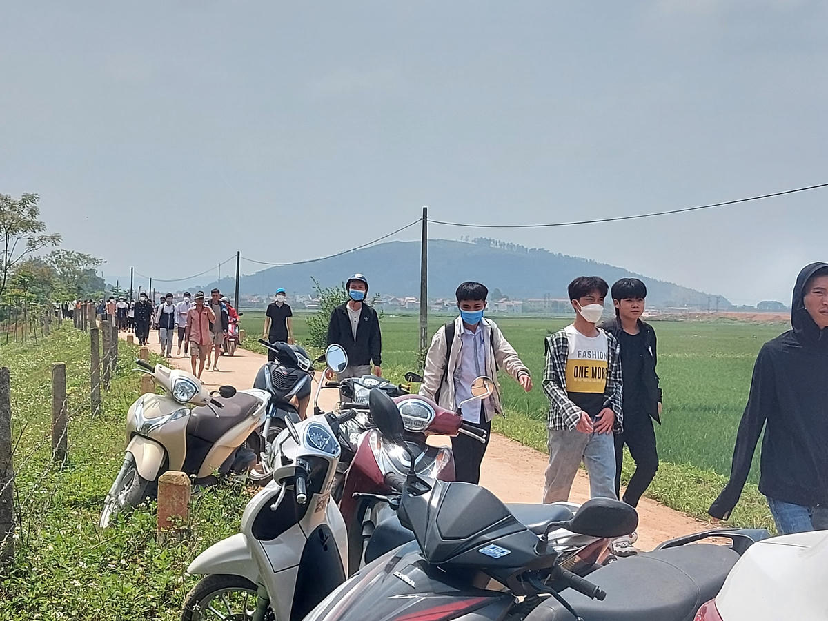 Giữa cái nóng gay gắt, người dân địa phương vẫn hy vọng có một phép màu sẽ xảy ra. Tuy nhiên tất cả đều đã không xảy đến.