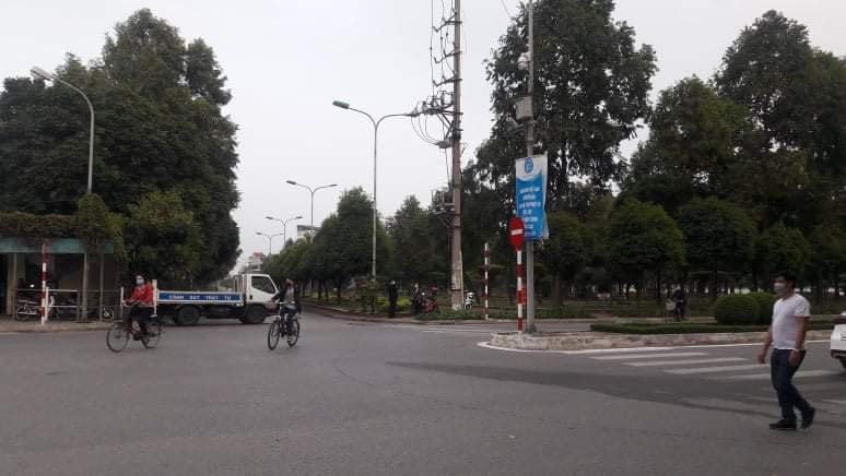 Công viên Bạch Đằng cũng có chốt kiểm tra người ra vào. 