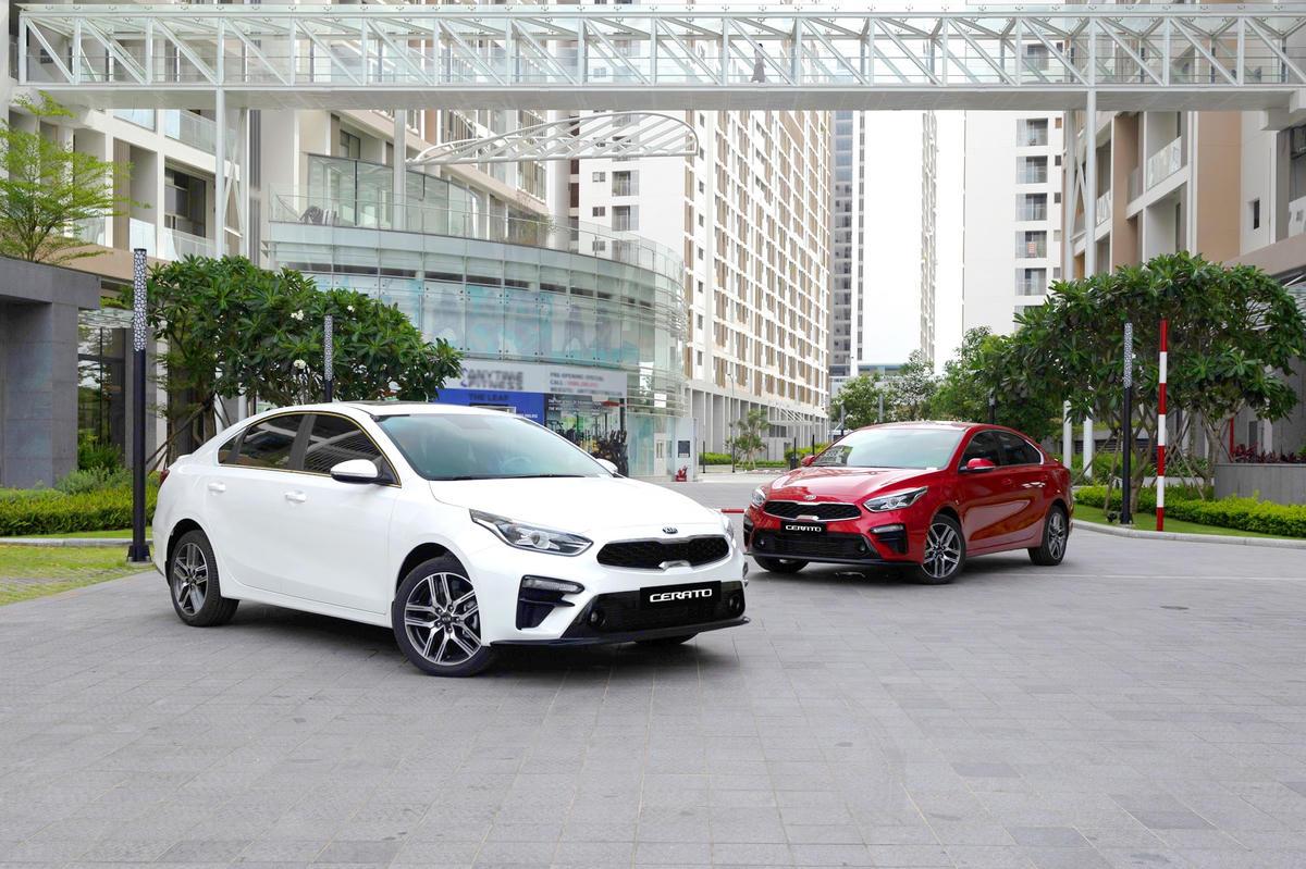 Khách hàng mua xe Kia, Mazda trong tháng 6/2021 được hưởng ưu đãi đặc biệt