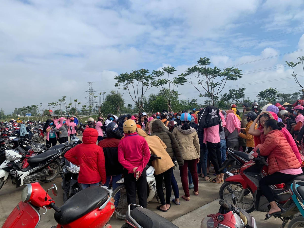 Tăng ca đã hơn 2 tuần (mỗi ngày 1 giờ công) nhưng công nhân của Cty TNHH May thời trang Perseption USA không được trả tiền lương.