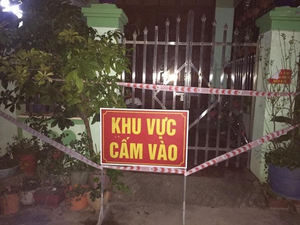 Phong tỏa nhà anh N. X. D., trú tại tổ 1, khu 9, TT. Cái Rồng, huyện Vân Đồn.