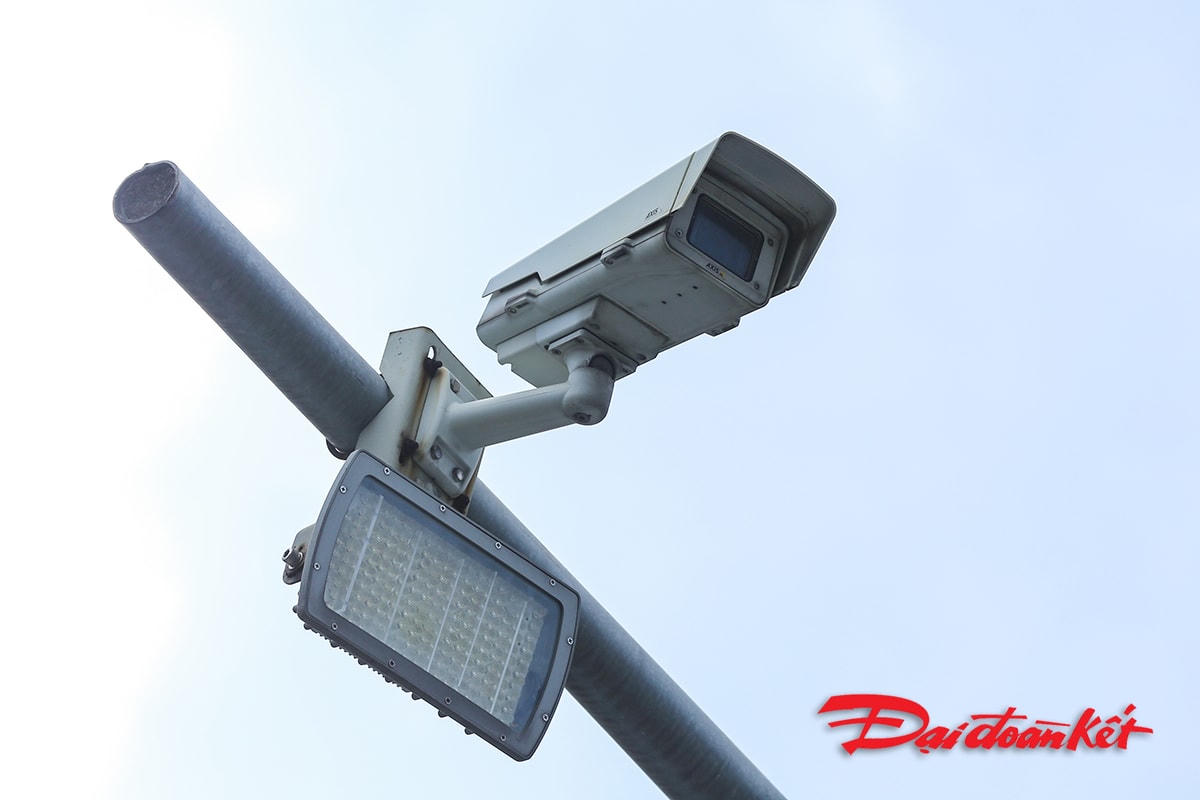Bên cạnh đó, qua theo dõi camera sẽ phát hiện ùn tắc, tai nạn và kịp thời trao đổi thông tin với lực lượng chốt trực để có phương án hướng dẫn, phân luồng từ xa hợp lý.