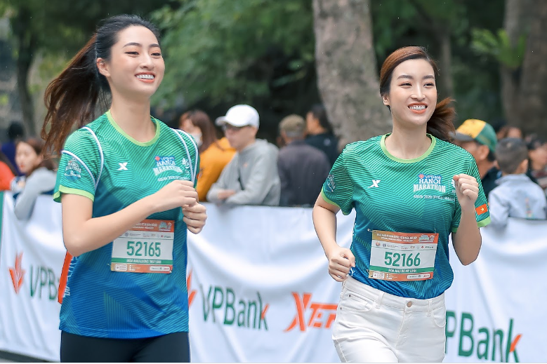 Hoa hậu Lương Thùy Linh và Hoa hậu Đỗ Mỹ Linh.