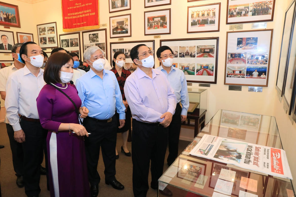 Thủ tướng Chính phủ Phạm Minh Chính thăm Bảo tàng MTTQ Việt Nam