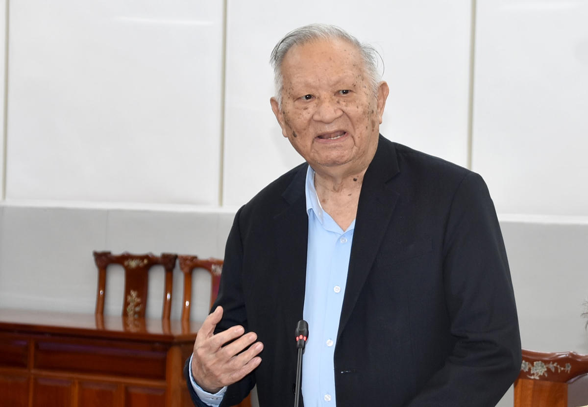 GS-TSKH Nguyễn Quang Thái, Phó Chủ tịch - Tổng Thư ký Hội Khoa học Kinh tế Việt Nam phát biểu.