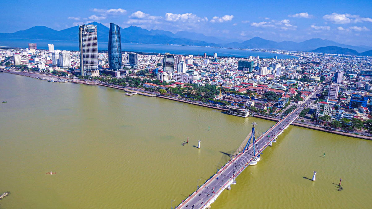 Cầu Sông Hàn và khu đô thị phía Tây Đà Nẵng hôm nay.