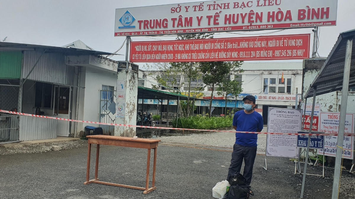 Trung tâm Y tế huyện Hòa Bình đã bị phong toả vì phát hiện 5 F0. 