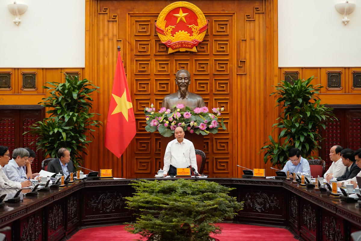 Thủ tướng Nguyễn Xuân Phúc phát biểu tại cuộc họp.