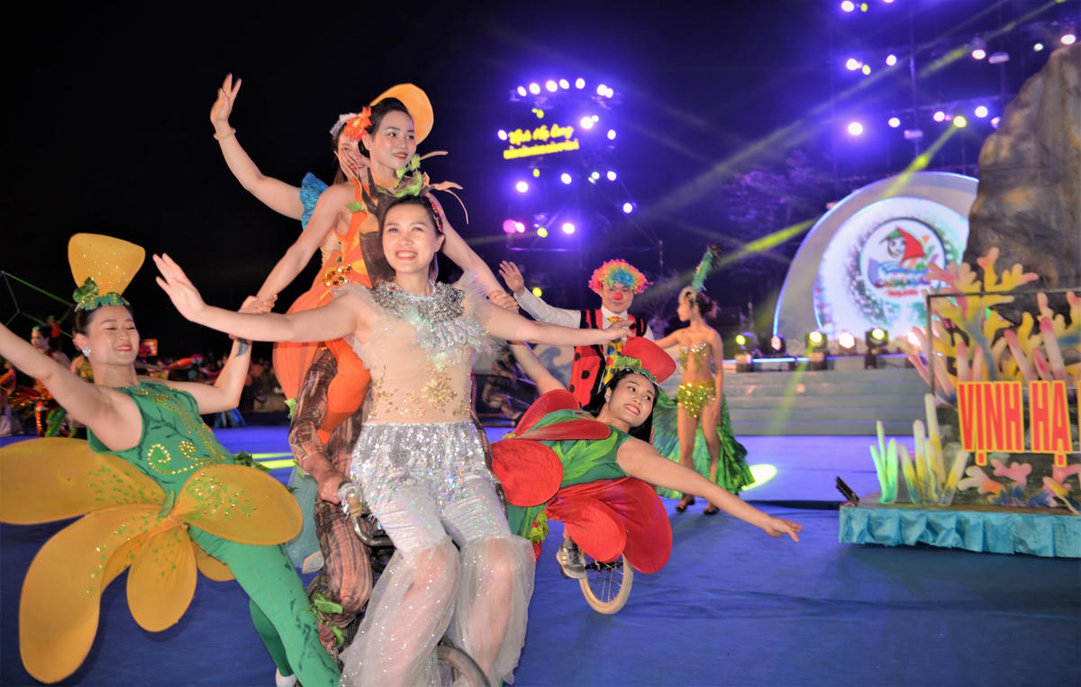 [Ảnh] Carnaval Hạ Long 2022: 'Châm ngòi' bùng nổ du lịch Quảng Ninh dịp 30-4 và 1-5