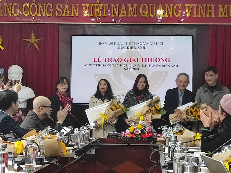 Trao giải Ba  cuộc thi “Sáng tác kịch bản phim truyện điện ảnh năm 2020”.