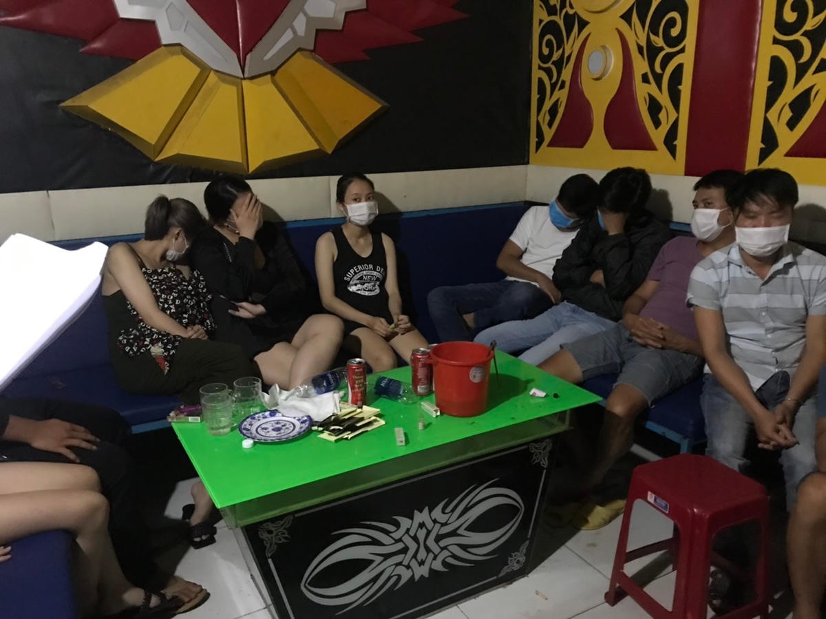 Phát hiện nhiều khách sử dụng ma túy trái phép ở karaoke NICE.