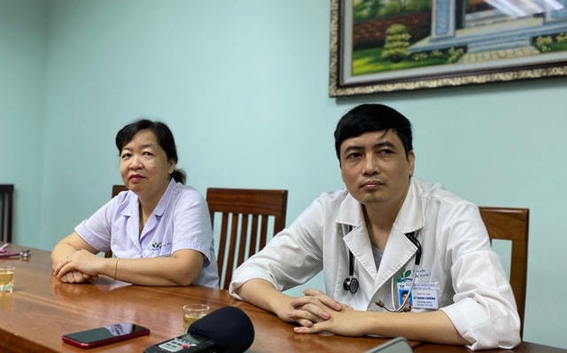 PGS.TS Lê Thị Hồng Hanh, Giám đốc Trung tâm Hô hấp và BSCK2 Lê Thanh Chương, Trưởng khoa Hồi sức Hô hấp, Trung tâm Hô hấp, Bệnh viện Nhi Trung ương (Hà Nội).