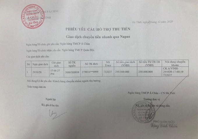 Phiếu yêu cầu ngân hàng hỗ trợ thu tiền. Ảnh: Đức Hùng.  