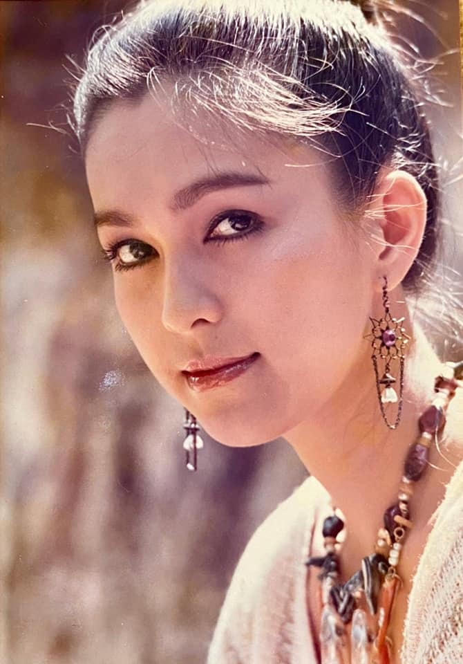 Không giống với Việt Trinh, Diễm My 6X sở hữu vẻ đẹp phóng khoáng, sắc sảo.