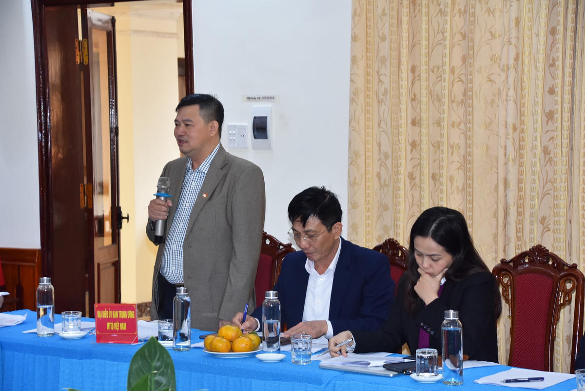 Các đại biểu tham gia trao đổi, thảo luận tại buổi làm việc.