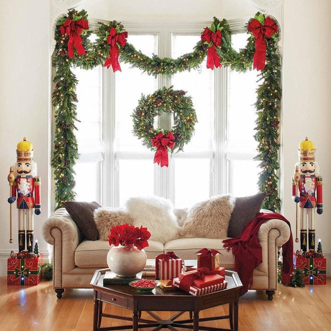 [ẢNH] Trang trí cây thông Noel lộng lẫy trong đêm Giáng sinh