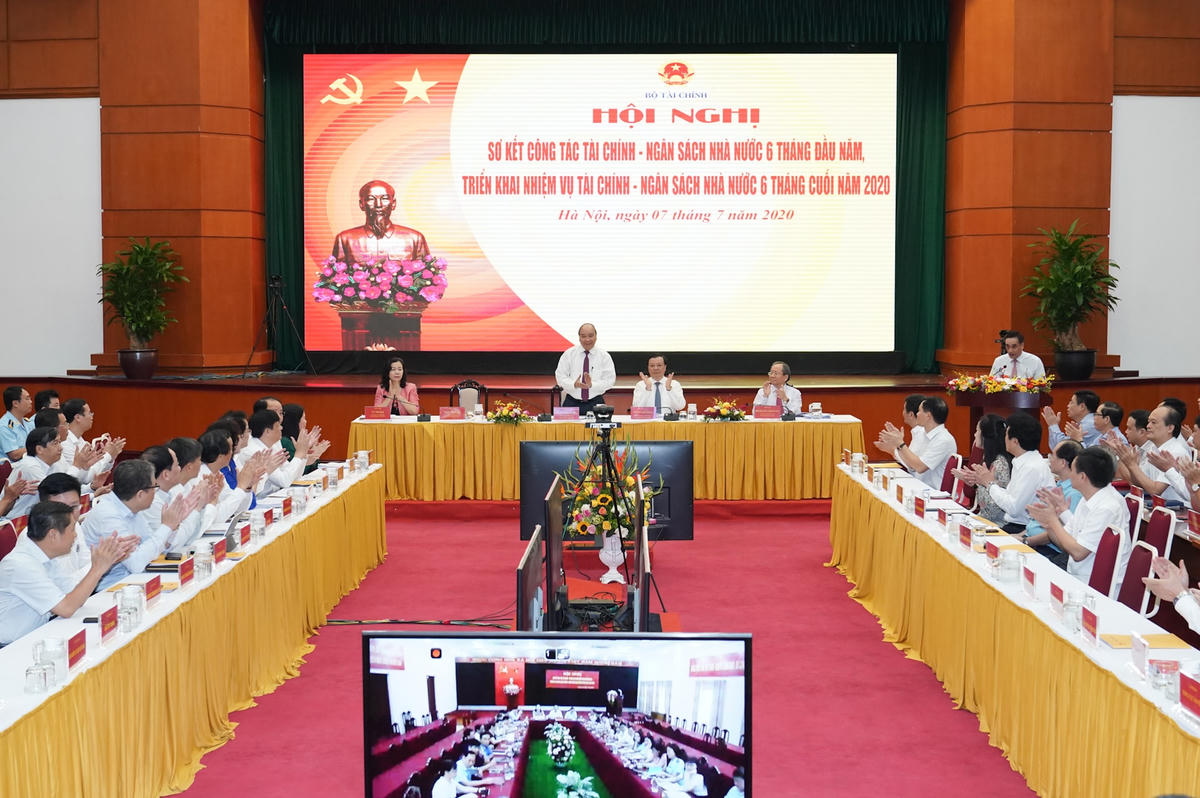 Thủ tướng Nguyễn Xuân Phúc dự Hội nghị sơ kết công tác tài chính - NSNN 6 tháng đầu năm và triển khai nhiệm vụ 6 tháng cuối năm 2020. Ảnh VGP/Quang Hiếu.