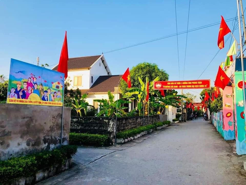 Cũng trong những ngày này, mọi ngả đường, khối xóm, bản làng... luôn được người dân quét dọn sạch sẽ, trang hoàng lộng lẫy cho Ngày hội Đại đoàn kết.