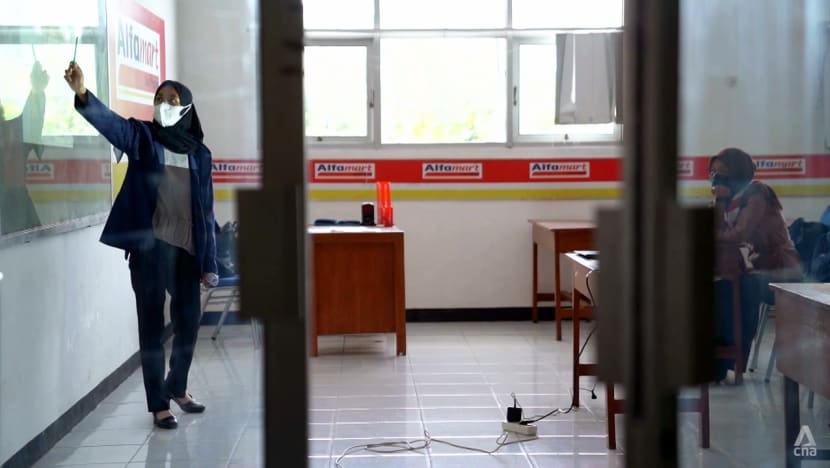 Các trường học ở Indonesia đều đóng cửa từ tháng 3/2020 và mới chỉ bắt đầu mở cửa trở lại trong những tháng gần đây. Ảnh: CNA.