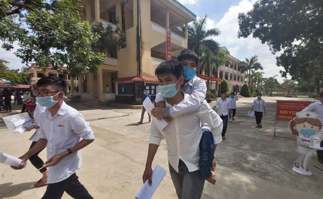 Tình bạn giữa Ngô Văn Hiếu và Nguyễn Tất Minh đẹp như một câu chuyện cổ tích giữa đời thường khiến ai biết cũng đều cảm động.