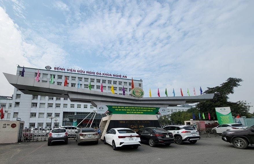 Bệnh viện Hữu nghị đa khoa Nghệ An cũng chi hơn 7,5 tỷ đồng mua sinh phẩm của Công ty Việt Á.