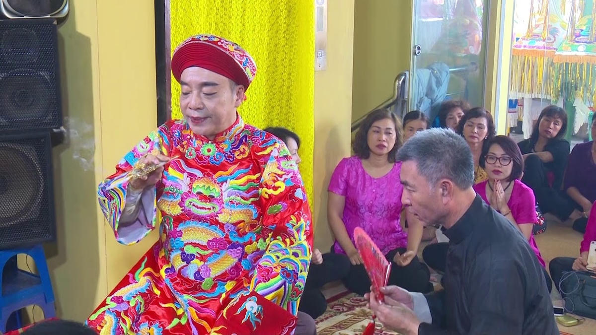 Nghệ nhân ưu tú Lưu Ngọc Đức là người “tiên phong” trong việc giúp những người thực hành tín ngưỡng thờ Mẫu nhận thức đúng đắn, không lợi dụng tín ngưỡng để trục lợi.