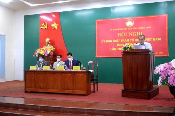 Ông Trần Hoàng Tuấn, Phó Chủ tịch Thường trực Ủy ban nhân dân tỉnh phát biểu tại Hội nghị.