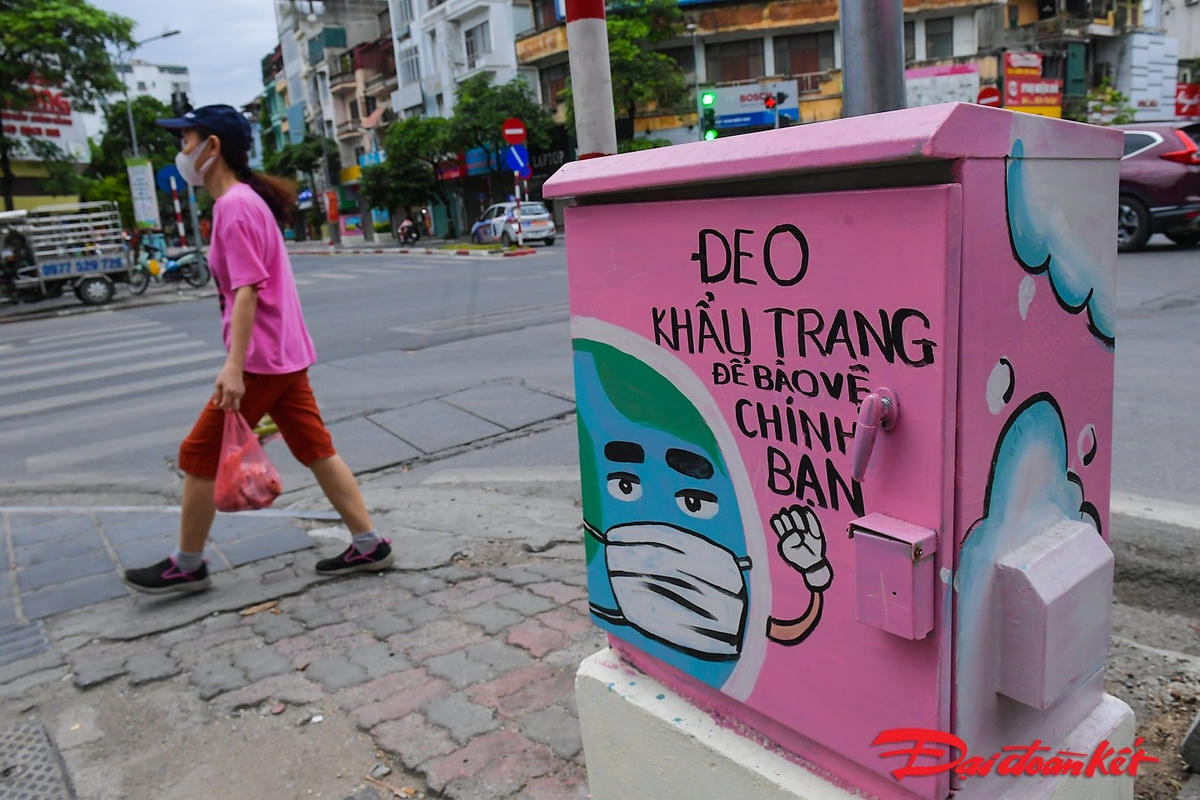 Những hình ảnh đầy màu sắc, ý nghĩa nhận được sự chú ý của rất nhiều người dân. Ảnh: Quang Vinh. 