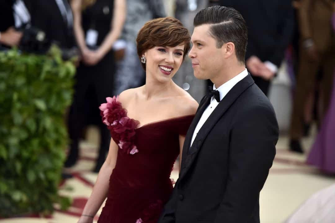 Scarlett Johansson - nữ diễn viên đóng vai siêu anh hùng Black Widow trong một số bộ phim của Marvel và hiện đang hẹn hò với nhà văn Colin Jost của “Saturday Night Live”.  