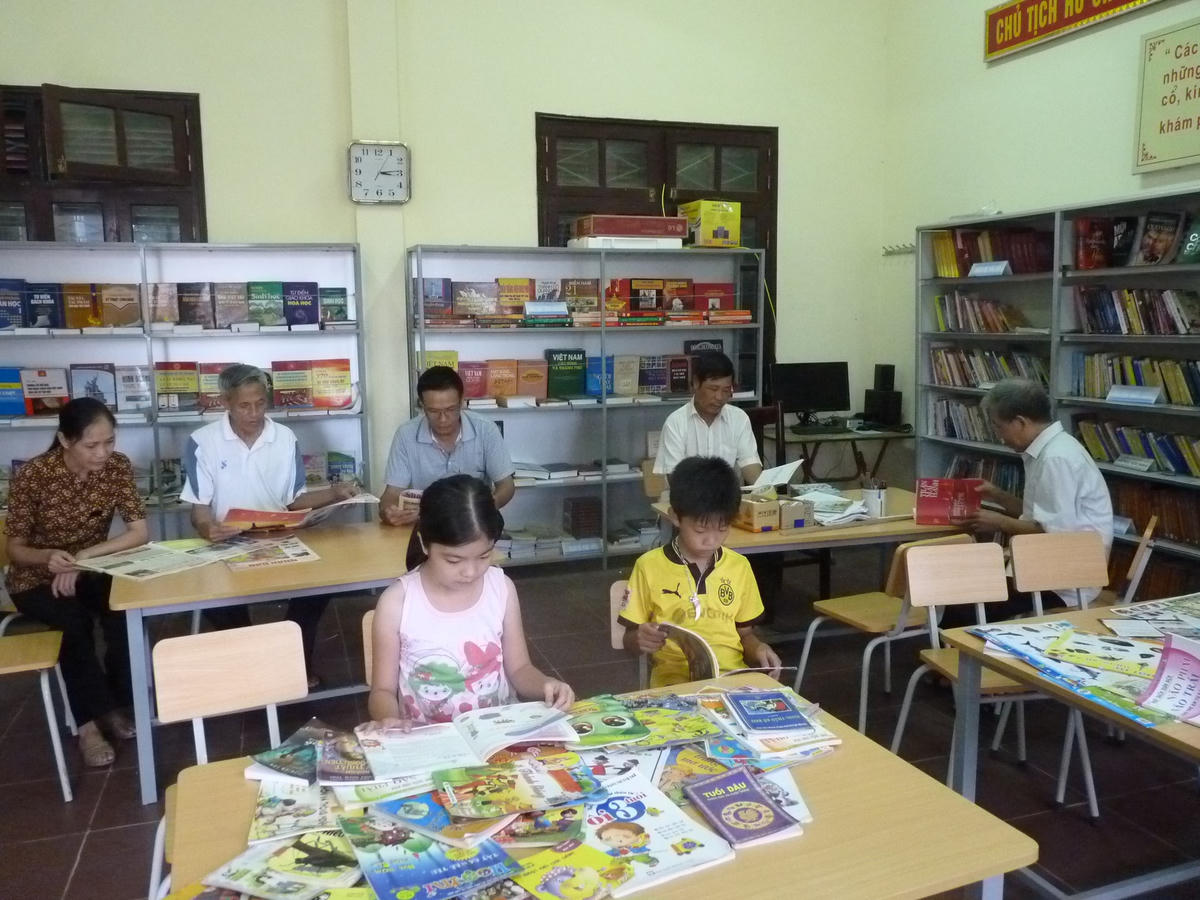 Trong thư viện ở làng Đại Mão (Thuận Thành - Bắc Ninh).