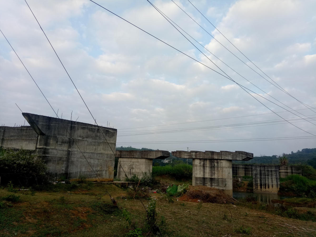 Sau gần 10 năm, dự án cầu làng Ngòn vẫn dang dở.