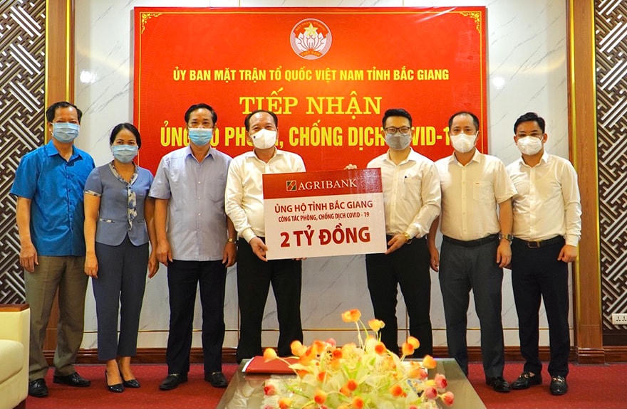 Agribank ủng hộ 25 tỷ đồng hỗ trợ mua vaccine phòng Covid-19