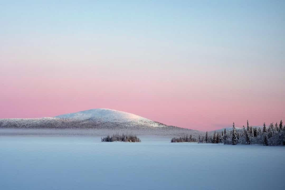 Chào mừng đến với Vòng Bắc Cực -Vẻ đẹp mùa đông ấn tượng của Lapland thu hút khách du lịch mạo hiểm, những người yêu thích cuộc sống ngoài trời hoang dã và hàng trăm người hâm mộ ông già Noel.