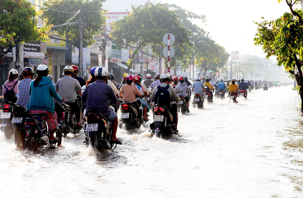 Cần Thơ: Triều cường kỷ lục khiến nhiều tuyến đường thành sông