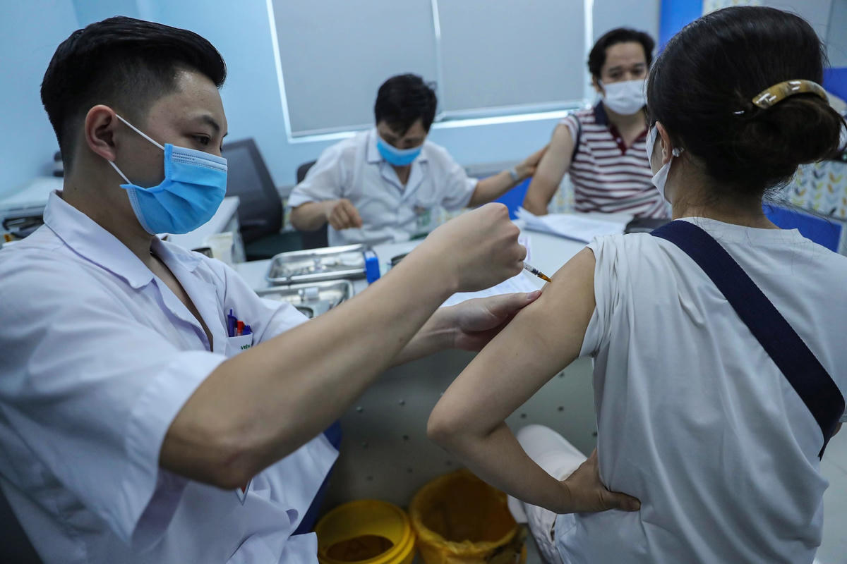 Tiêm vaccine ngừa Covid-19 được đẩy nhanh.