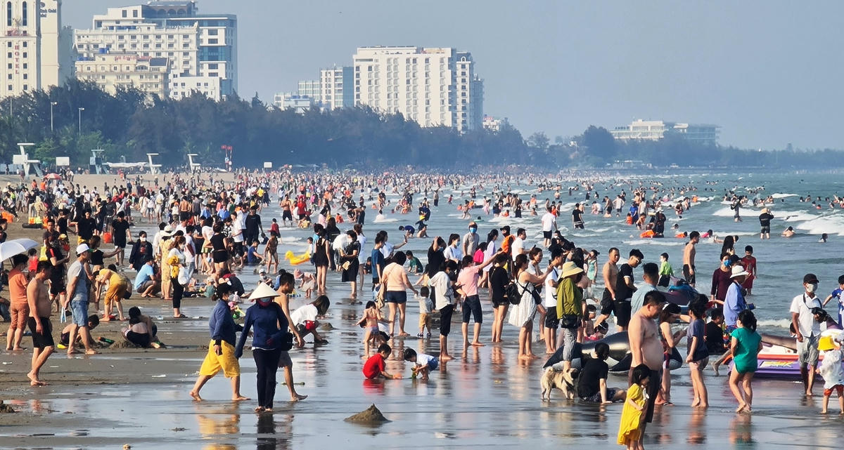 Bãi biển Sầm Sơn (Thanh Hóa).