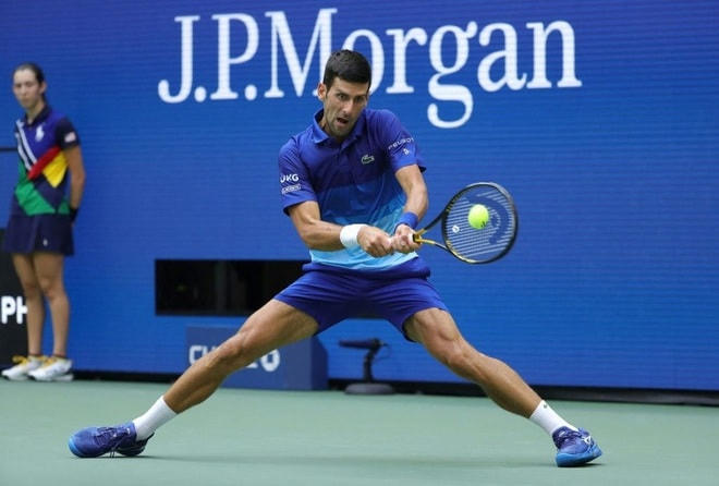 Có cảm giác như Djokovic bắt đầu mất kiểm soát.
