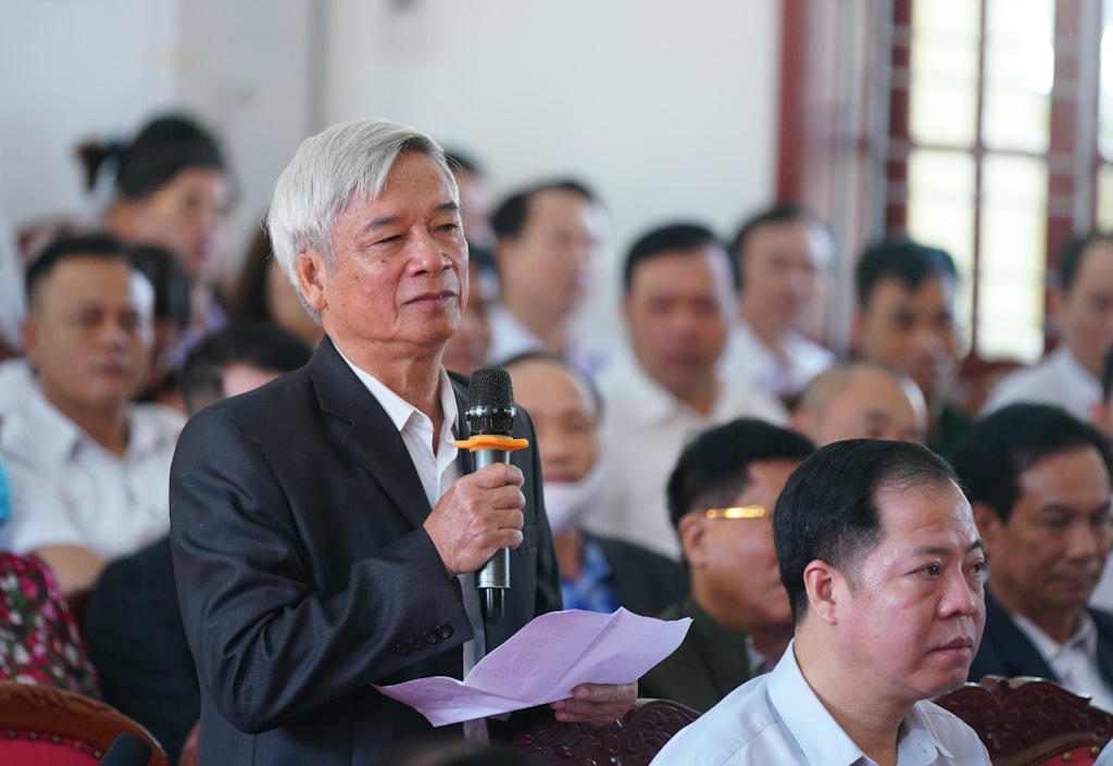 Cử tri đánh giá cao Chính phủ, Thủ tướng Chính phủ đã có những chỉ đạo kịp thời để đồng hành, chia sẻ với những khó khăn, mất mát của nhân dân miền Trung. Ảnh: VGP/Quang Hiếu.