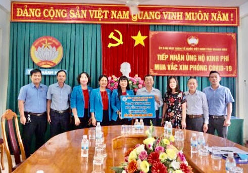 Công ty Cổ phần nước giải khát cao cấp Yến Sào Khánh Hòa ủng hộ mua vaccine phòng Covid 19.