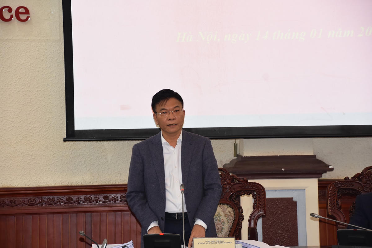 Bộ trưởng Bộ Tư pháp Lê Thành Long phát biểu tại cuộc làm việc.