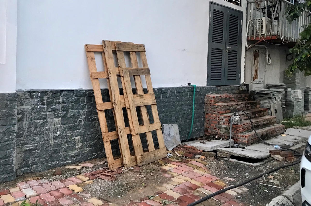 Khu vực trạm bơm đang hoạt động của khách sạn.